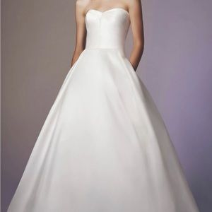 New Anne Barge Collins wedding ball gown